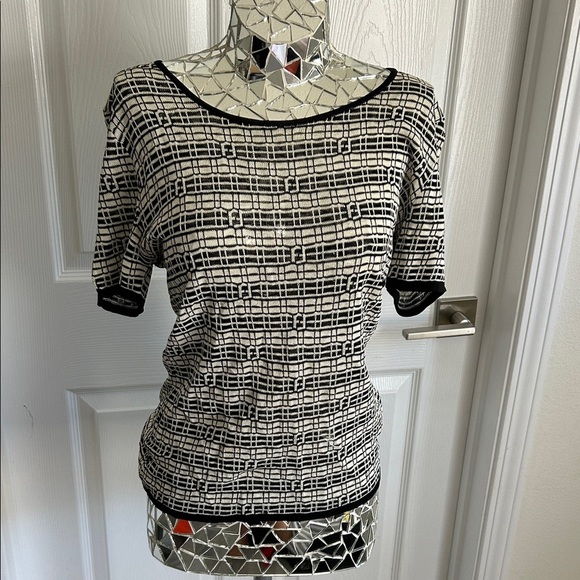 Fendi Vintage Black and Off White Knit Top and Cardigen Authentic 44 - Picture 2 of 12